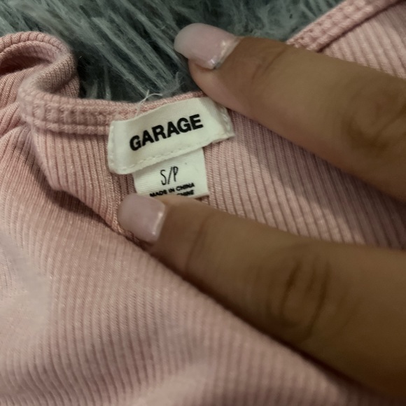 crop top w ties on the side - Picture 2 of 2